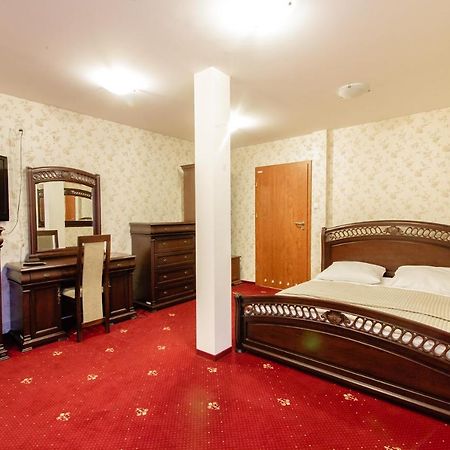 Orion Hotel Parczew Buitenkant foto