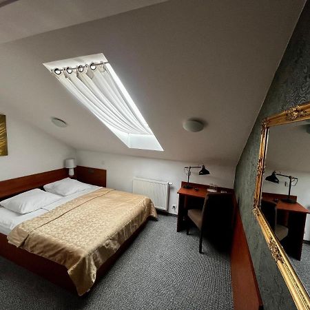 Orion Hotel Parczew Buitenkant foto