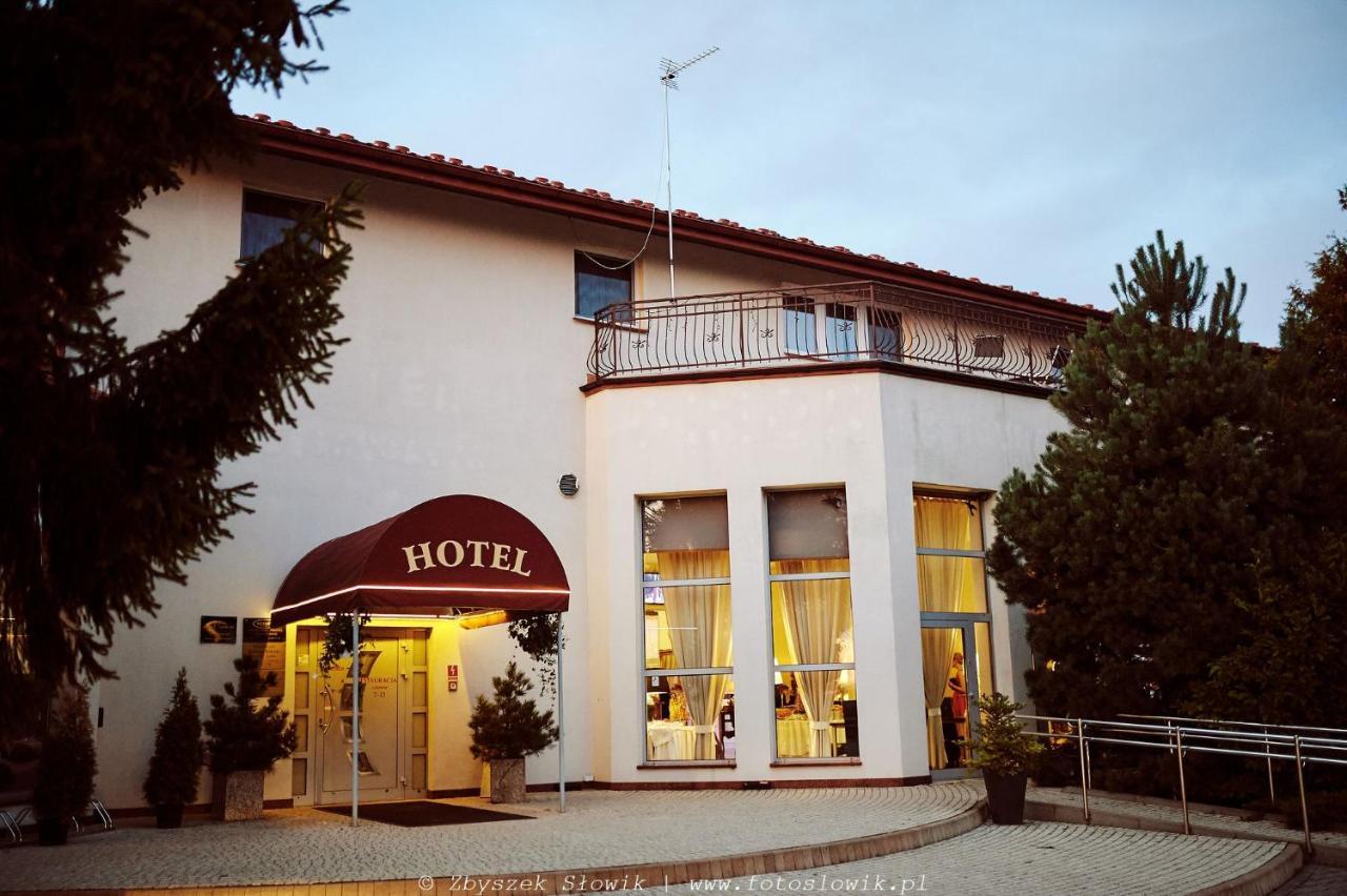 Orion Hotel Parczew Buitenkant foto