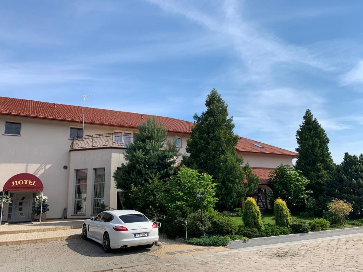 Orion Hotel Parczew Buitenkant foto