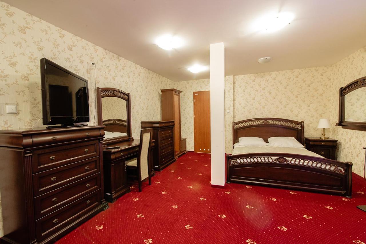 Orion Hotel Parczew Buitenkant foto