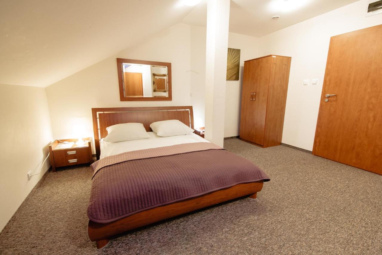 Orion Hotel Parczew Buitenkant foto