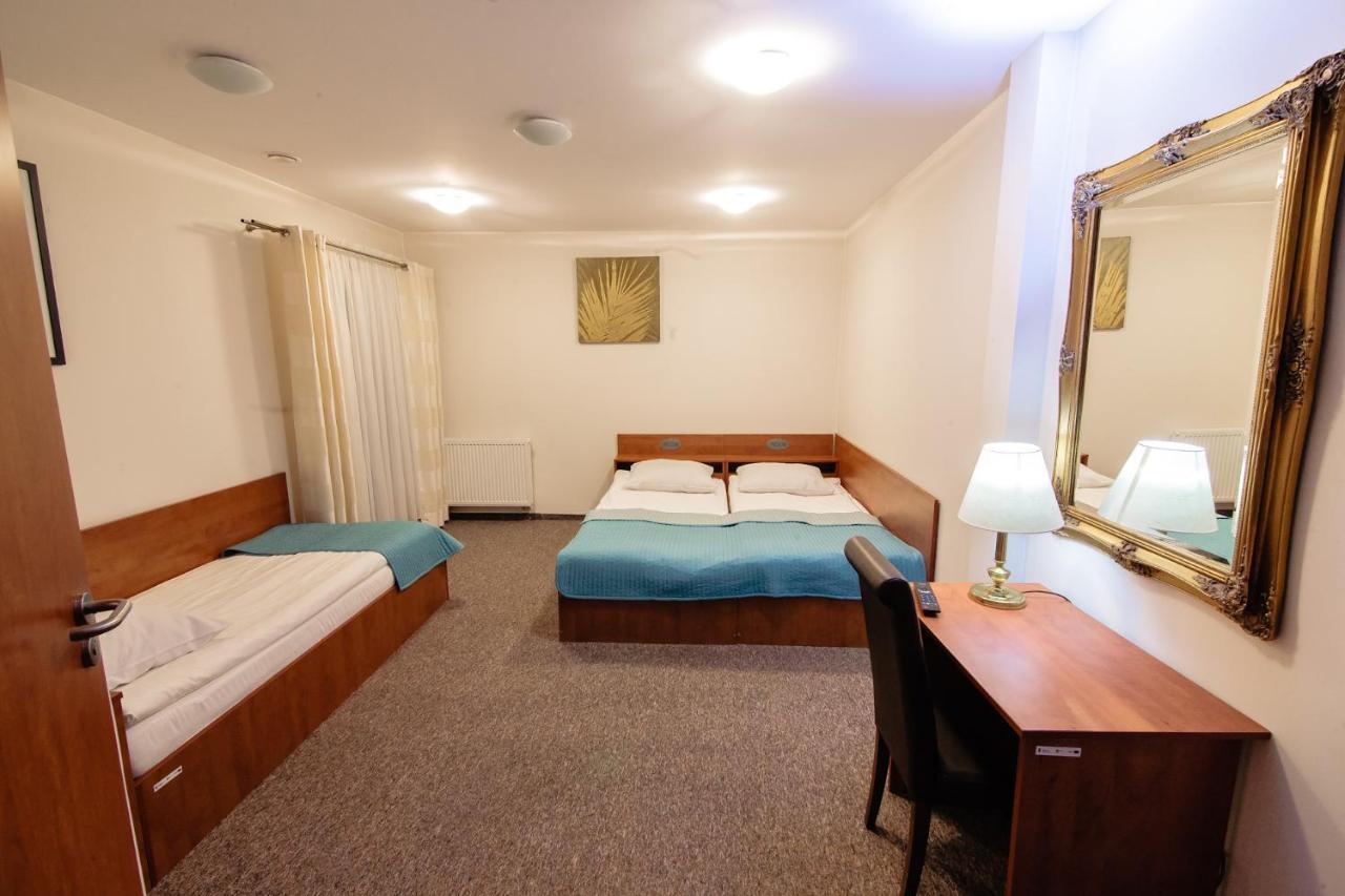 Orion Hotel Parczew Buitenkant foto