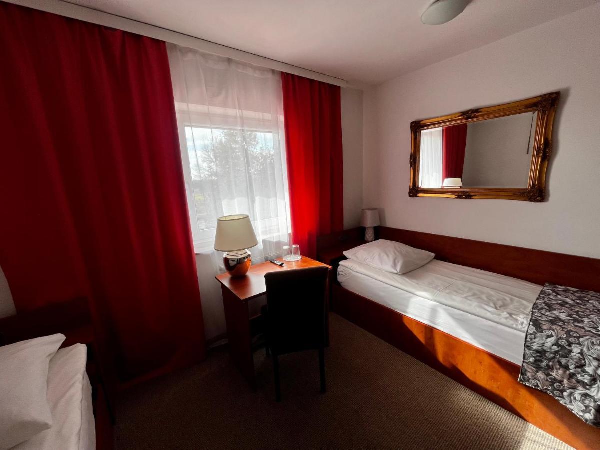 Orion Hotel Parczew Buitenkant foto