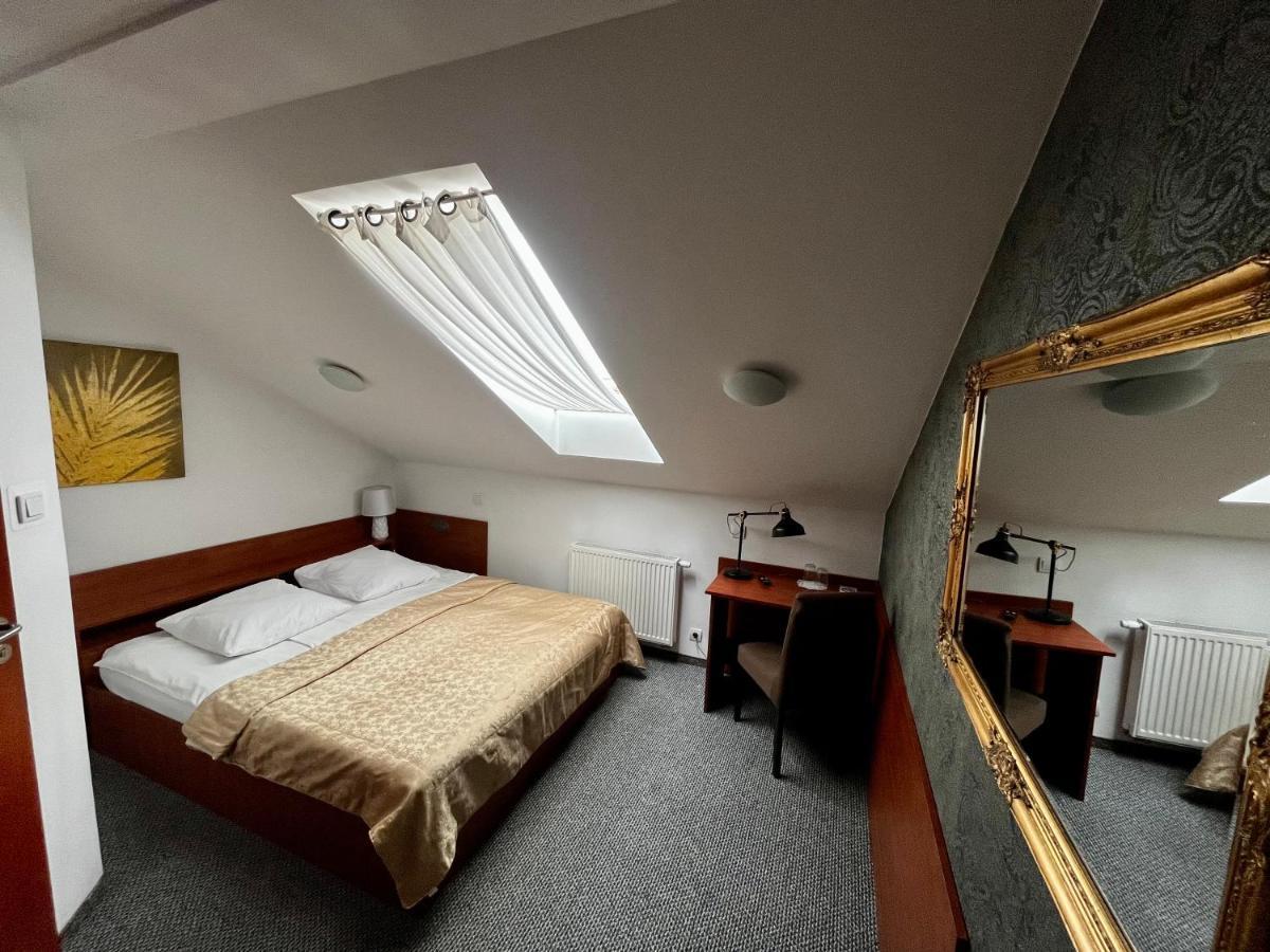 Orion Hotel Parczew Buitenkant foto