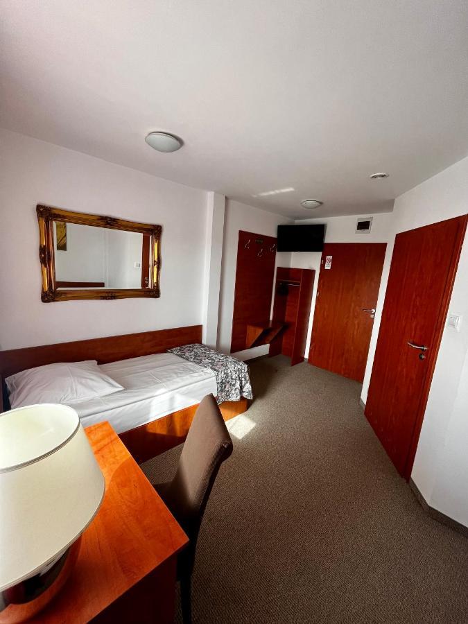 Orion Hotel Parczew Buitenkant foto