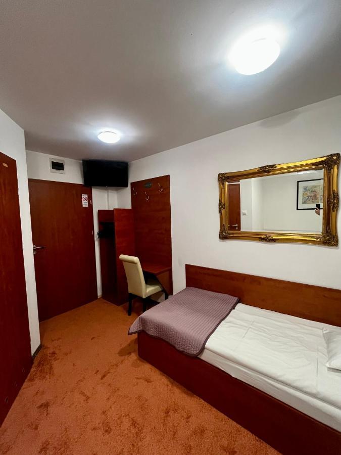 Orion Hotel Parczew Buitenkant foto