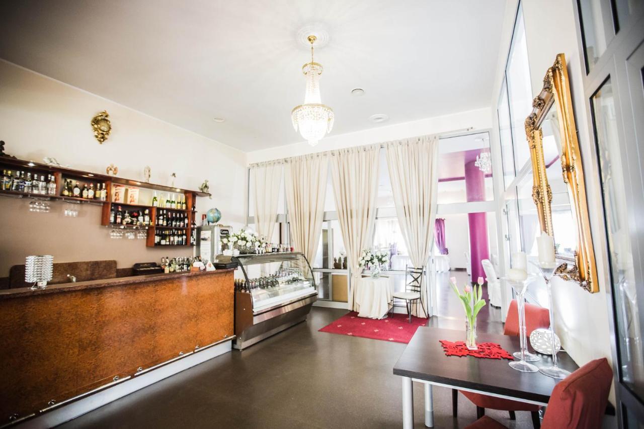 Orion Hotel Parczew Buitenkant foto