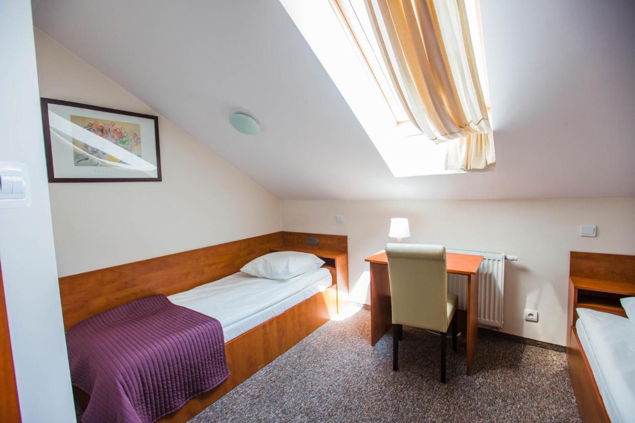 Orion Hotel Parczew Buitenkant foto