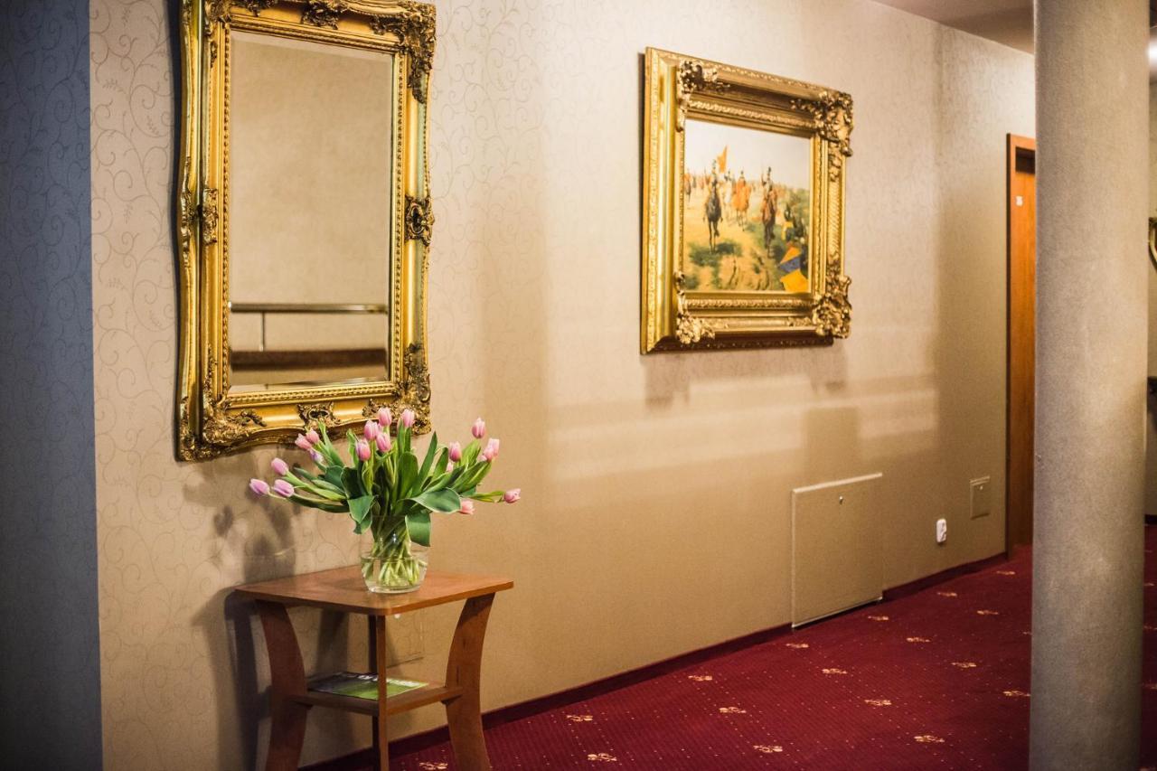 Orion Hotel Parczew Buitenkant foto