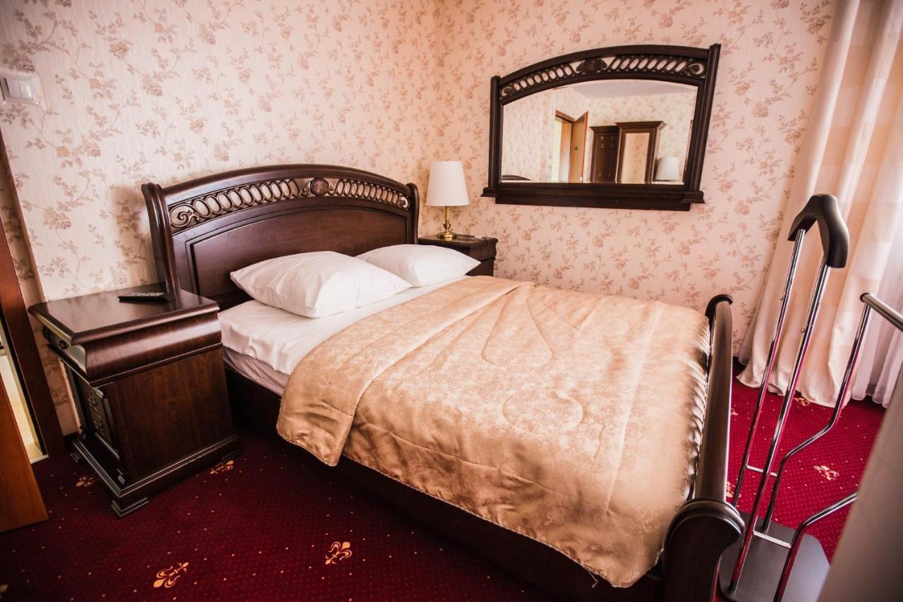 Orion Hotel Parczew Buitenkant foto
