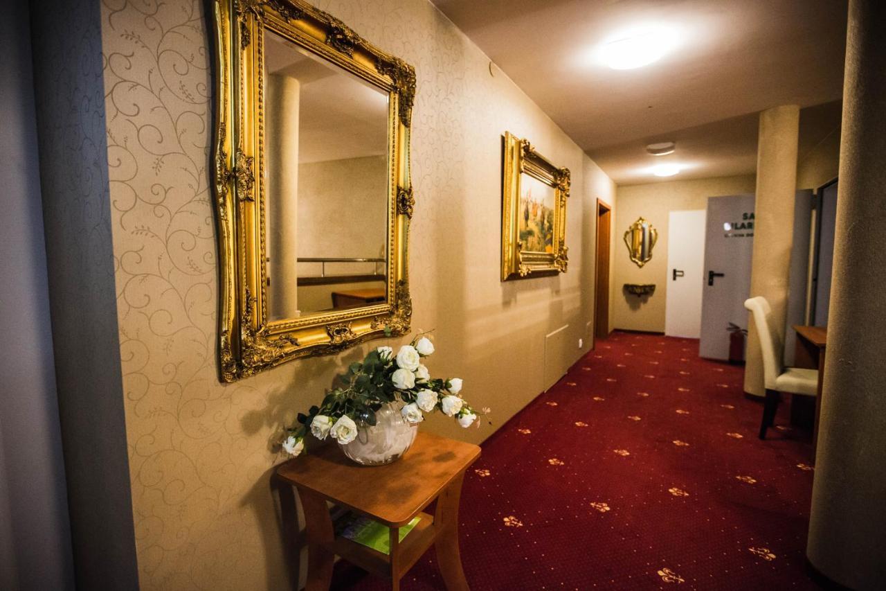 Orion Hotel Parczew Buitenkant foto